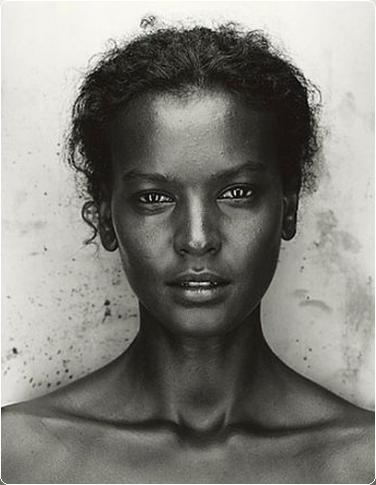 Liya Kebede, primera modelo negra de Estée Lauder (Foto: Robert Maxwell)